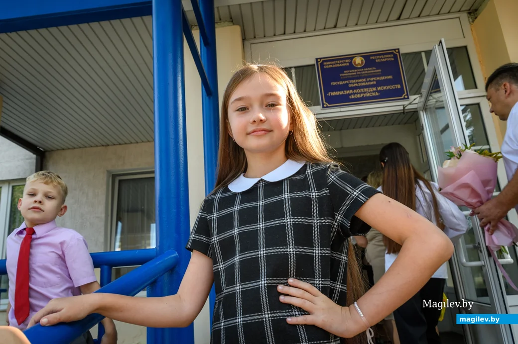 01.09.2023. Улица Минская, гимназия-колледж искусств г.Бобруйска. 1 сентября — День знаний