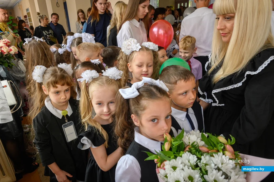 01.09.2023. Улица Минская, гимназия-колледж искусств г.Бобруйска. 1 сентября — День знаний