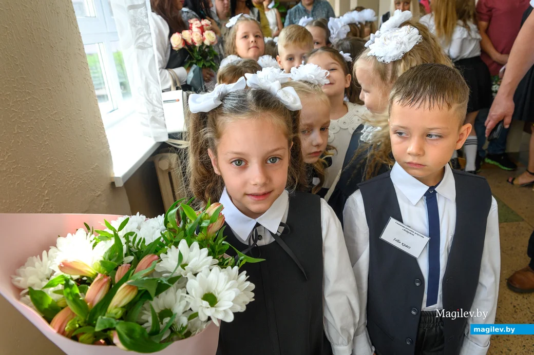 01.09.2023. Улица Минская, гимназия-колледж искусств г.Бобруйска. 1 сентября — День знаний