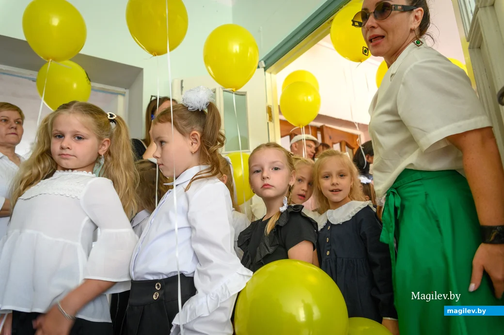 01.09.2023. Улица Минская, гимназия-колледж искусств г.Бобруйска. 1 сентября — День знаний