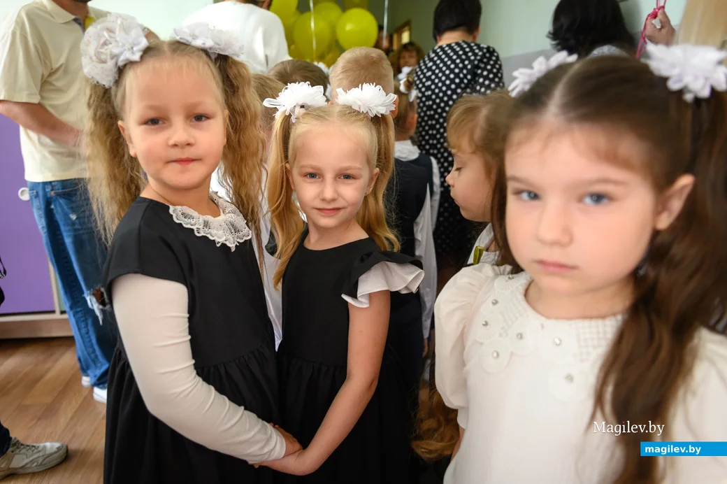 01.09.2023. Улица Минская, гимназия-колледж искусств г.Бобруйска. 1 сентября — День знаний
