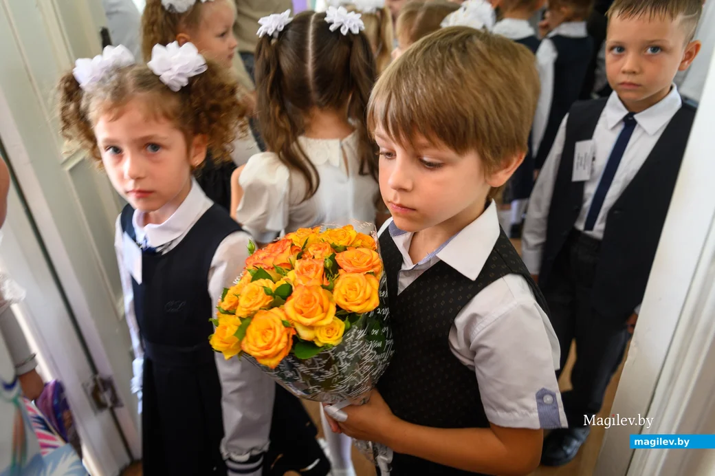 01.09.2023. Улица Минская, гимназия-колледж искусств г.Бобруйска. 1 сентября — День знаний