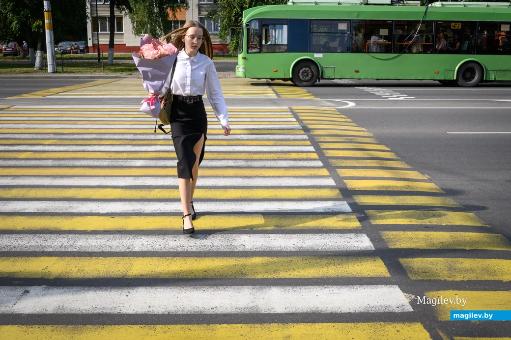 01.09.2023. Улица Минская, средняя школа №18. 1 сентября — День знаний