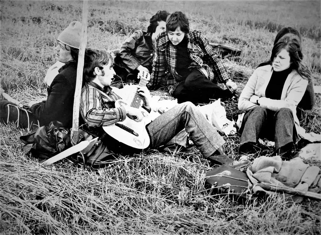 Обеденный перерыв на «картошке»: пой, гитарная струна! Начало 1970-х.