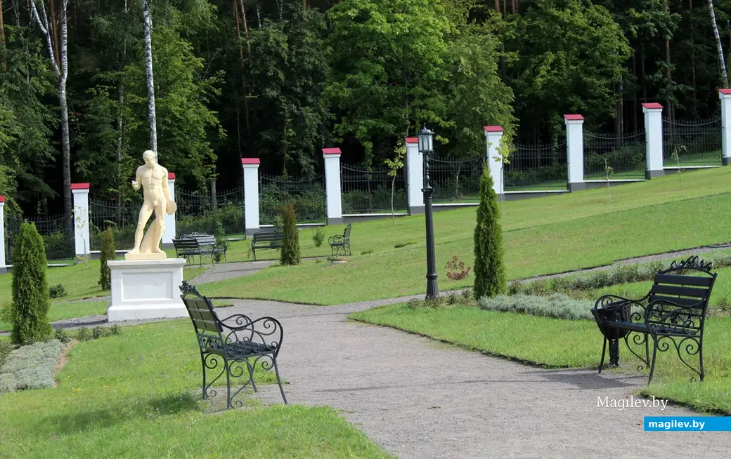 Коссовский замок. Прилегающая территория. Брестская область Беларуси. 2023 год.