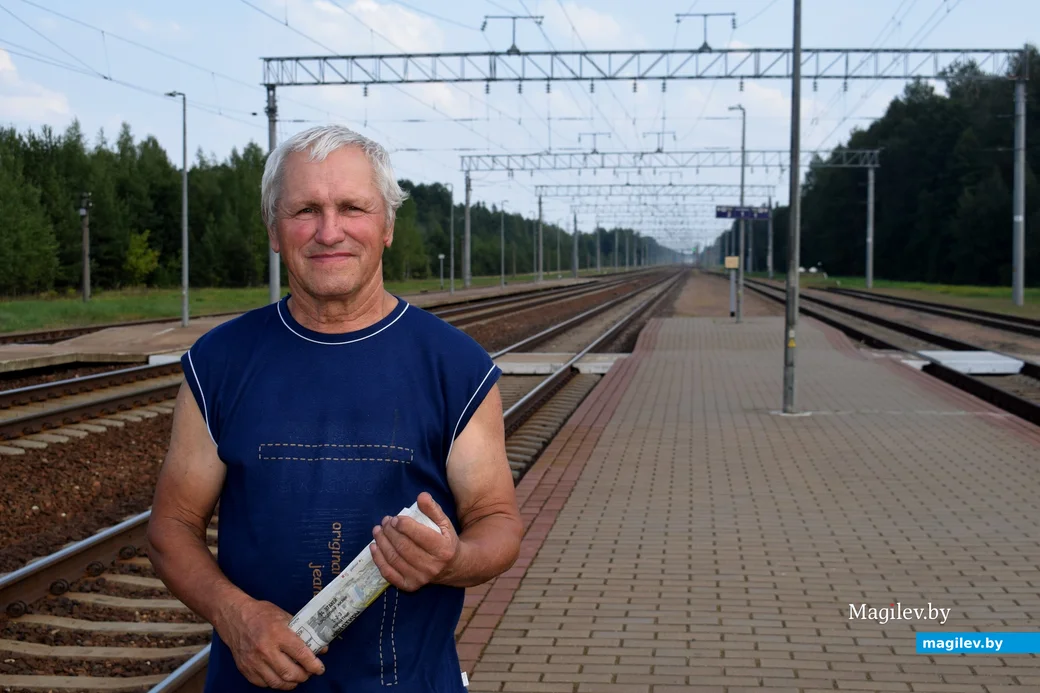 30,08.2023, Мирадино. Александр Сойка на станции, где работал начальником 37 лет.