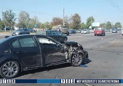 В Могилеве на Пушкинском проспекте столкнулись грузовик и легковушка (видео)