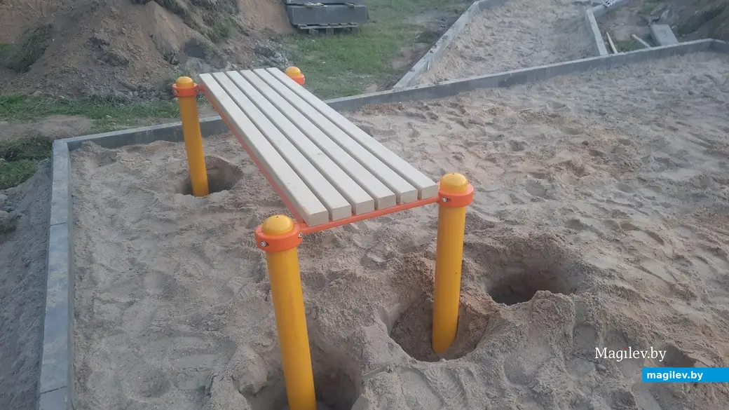 13 сентября 2023 г. Могилев, Дубровенка. В излюбленном месте отдыха горожан строят спортплощадку.