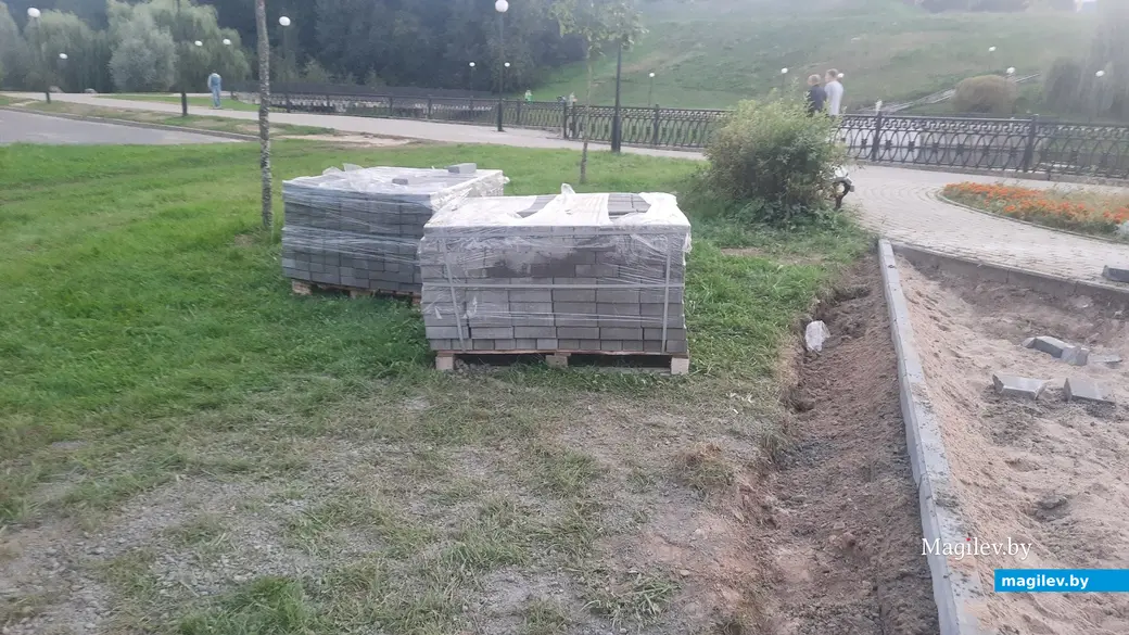 13 сентября 2023 г. Могилев, Дубровенка. В излюбленном месте отдыха горожан строят спортплощадку.