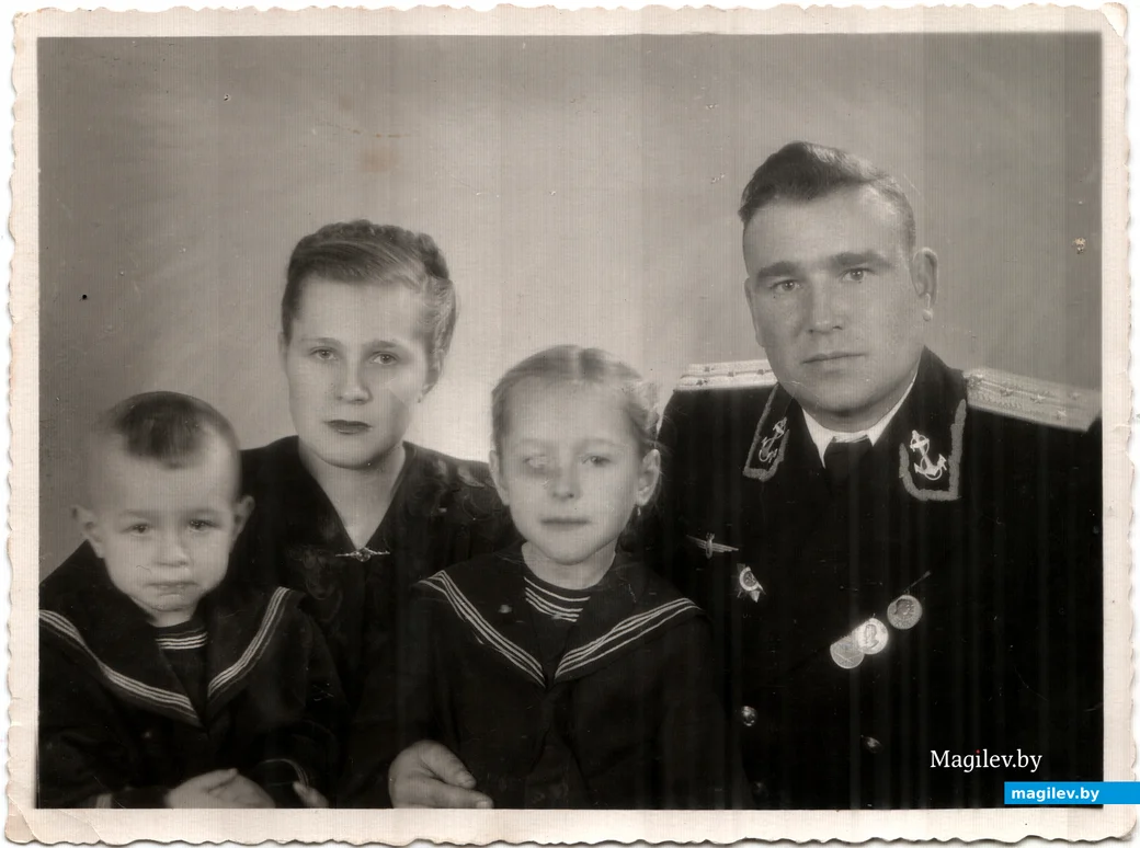 Иван и Серафима Койпиши с детьми Людмилой и Владимиром