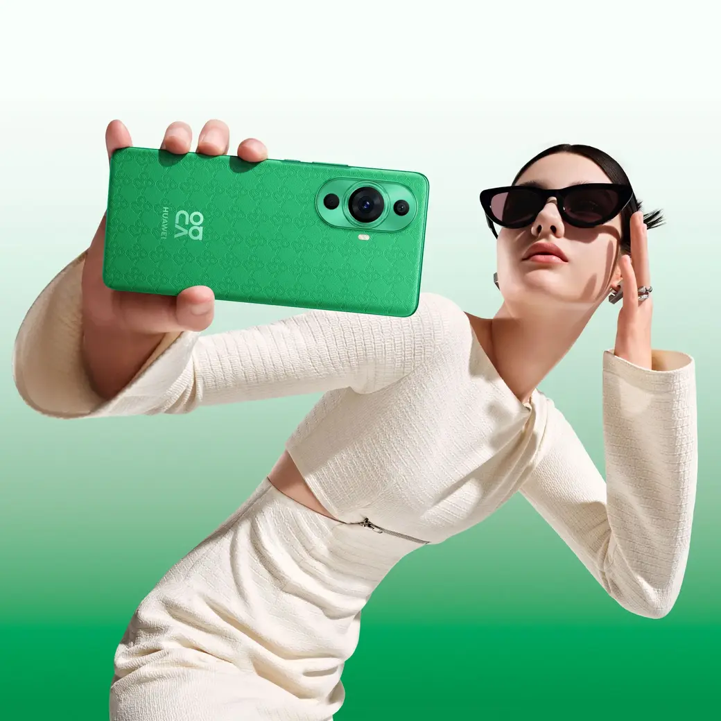 Смартфон Huawei nova 11 Pro представлен в черном и зеленом корпусе.