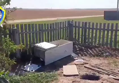 В Кличеве в яме утонул ребенок. Следователи работают на месте происшествия. Видео