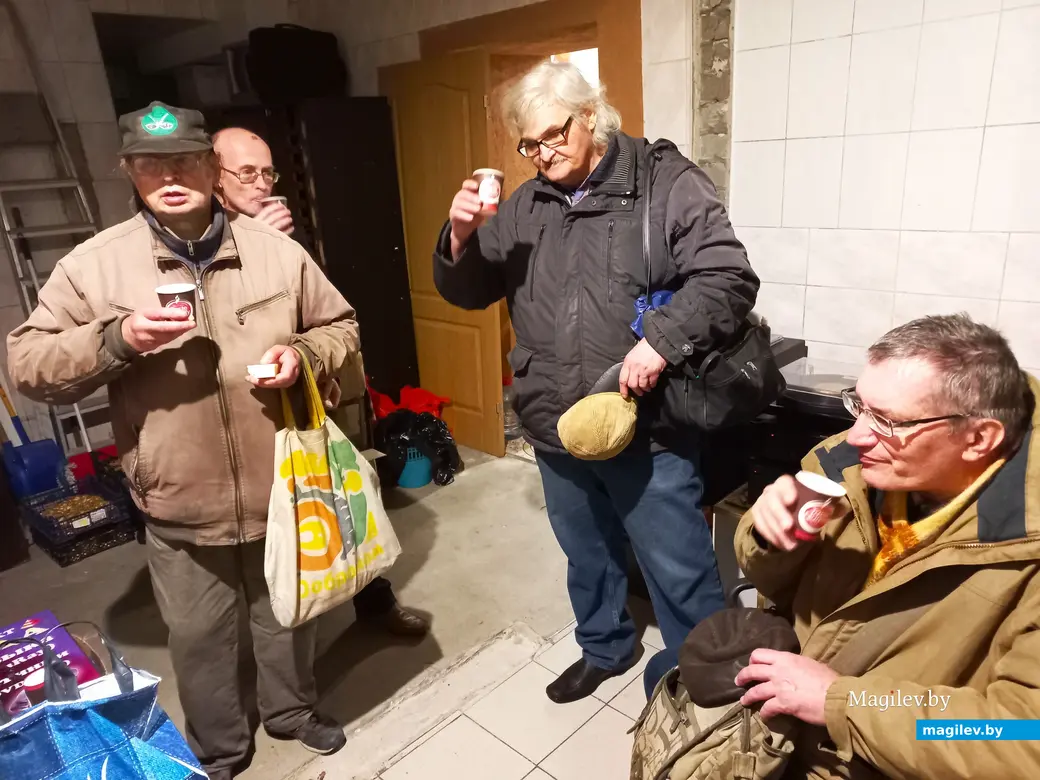 Вспоминая известного радиожурналиста Александра Гайдука: годовщина со дня смерти (крайний слева – Виктор Роднинский). Могилев, 09.10.2022 г.