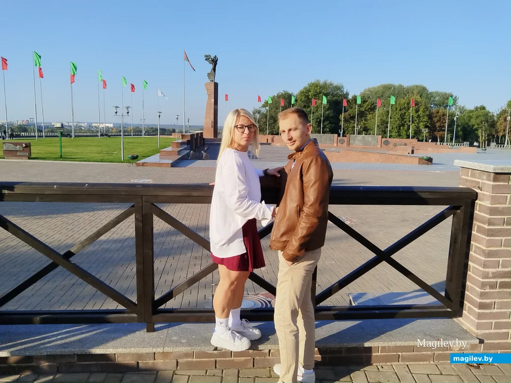 ЗАГС, Могилев. 22.09. 2023. Филипп и Диана Андрейчиковы. На игре Филипп смотрел только на нее, а вот на вопросы совсем не отвечал.