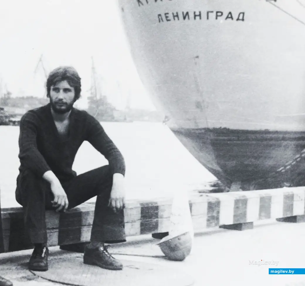 Знай я в 1976 году о возможном концерте на Дворцовой, не уезжал бы из Питера до 1978. Ленинградский морской торговый порт, 1976 г.