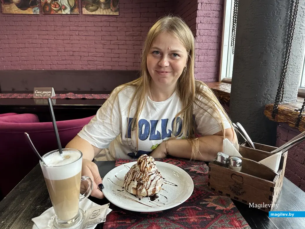 Мнения относительно сладости десерта совпали. Могилев, «Тандыр», сентябрь 2023 года.