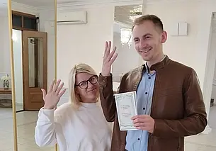 Познакомились на Мозгобойне  Чуть не спалили дачу  А потом она уехала жить в Италию