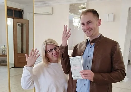 Познакомились на Мозгобойне  Чуть не спалили дачу  А потом она уехала жить в Италию