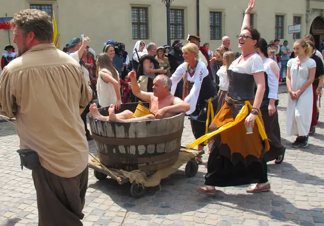 В шествии принимают участие все желающие: традиция празднования «Свадьбы Лютера» в немецком Виттенберге. Фоторепортаж