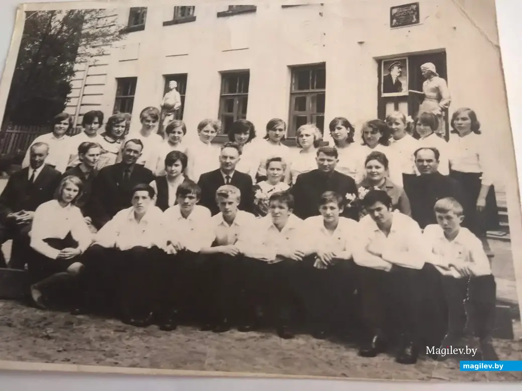 На фото (второй ряд слева направо) наши педагоги: Ващенко Трофим Трофимович, Коржова Зинаида Ивановна, Ященко Захар Емельянович, Инукова Лариса Дмитриевна, Роговцов