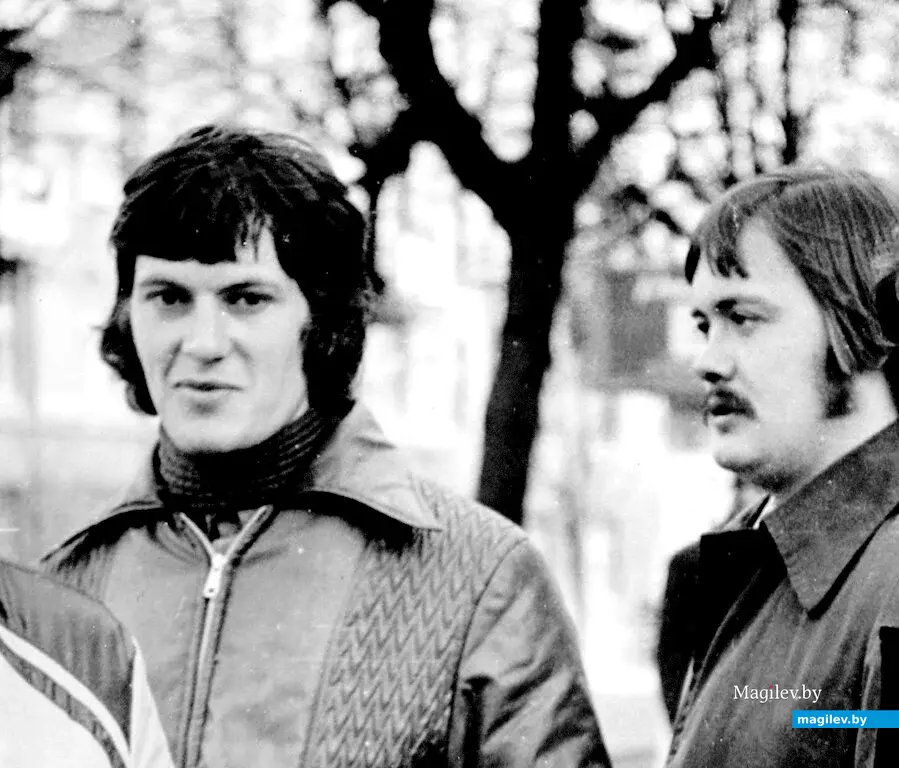 Алик Метельский (слева) и Вася Мак. Могилев, 1975 г.