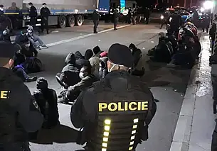В Чехии задержали белорусский автофургон с нелегальными беженцами. Водителю грозит до 8 лет