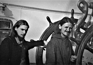 Из истории могилевских хиппи: коричневый портфель появился, наверное, неспроста