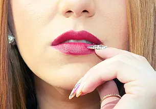 Вредные привычки, которые ускоряют старение губ: а у вас они есть?