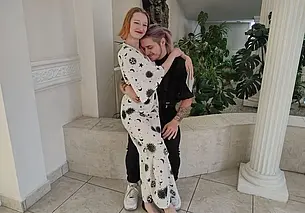 «Я пошутила, что укушу его и он набьет мой укус». Свадебная пара недели