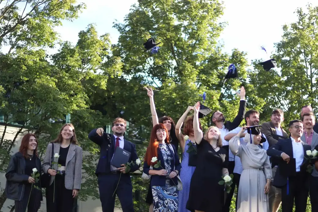 Верасень 2023, выпускны ва ўніверсітэце Генрыха Гейнэ ў Дзюсэльдорфе. Сярод студэнтаў і арабы і яўрэі.