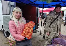 Капусты не нашли, придется солить картошку: сходили на сельхозярмарку на Алтайской, приценились, закупились