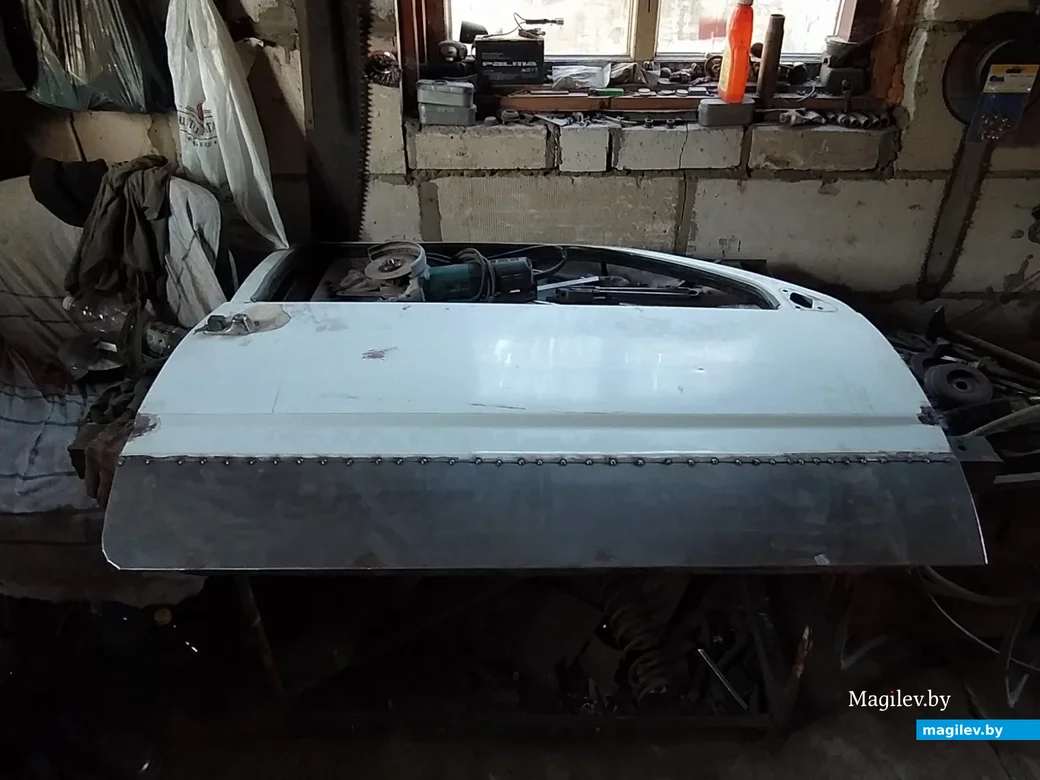 Нижнюю части двери пришлось отрезать и вварить новый металл