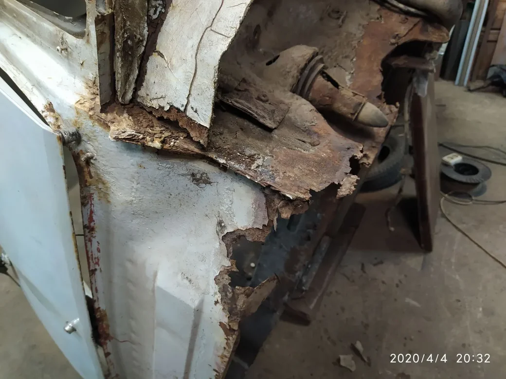 Вот в таком виде автомобиль был куплен за 100 у.е.