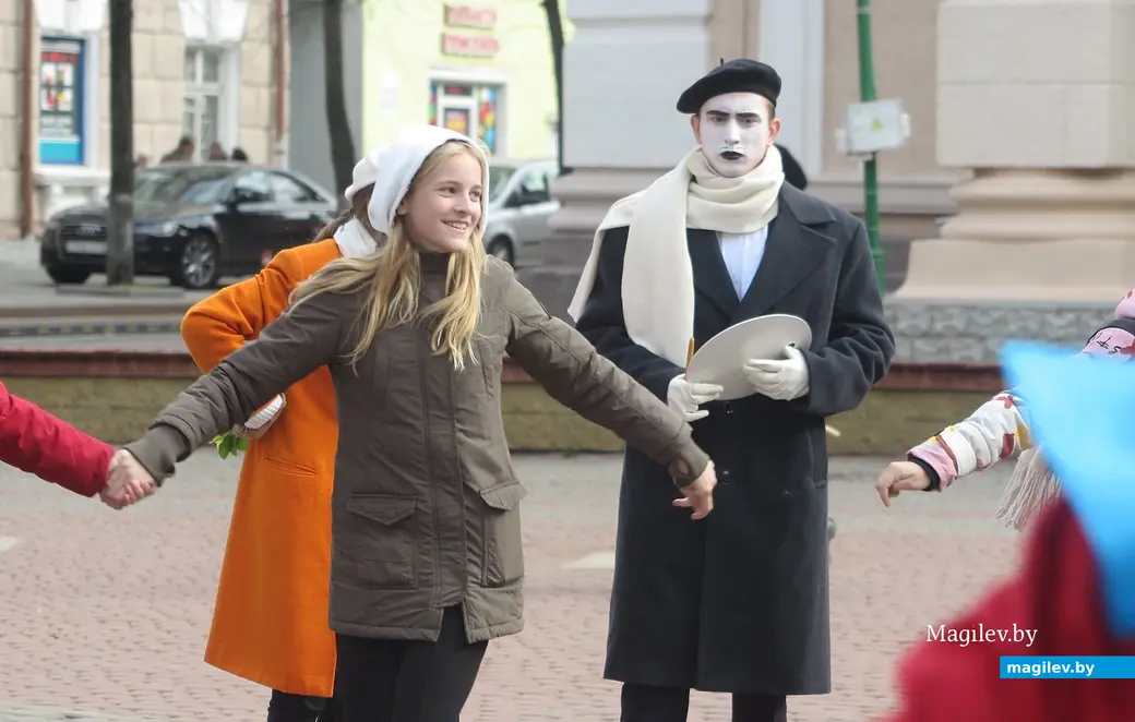 11 октября 2023 г. Могилев, площадка у кинотеатра «Родина». В областном центре стартовал мультфестиваль «Анимаевка».