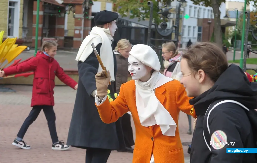 11 октября 2023 г. Могилев, площадка у кинотеатра «Родина». В областном центре стартовал мультфестиваль «Анимаевка».