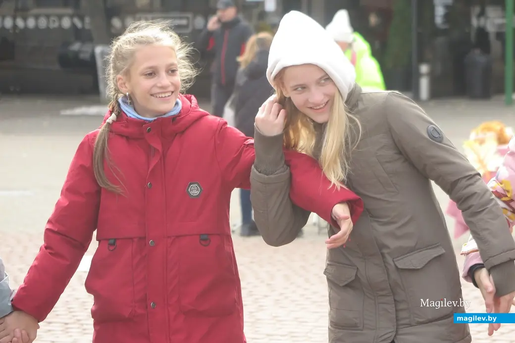 11 октября 2023 г. Могилев, площадка у кинотеатра «Родина». В областном центре стартовал мультфестиваль «Анимаевка».