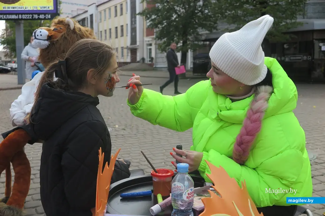 11 октября 2023 г. Могилев, площадка у кинотеатра «Родина». В областном центре стартовал мультфестиваль «Анимаевка».