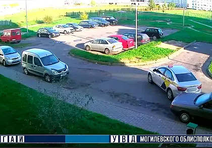 В Могилеве водитель такси совершил ДТП и скрылся с места аварии