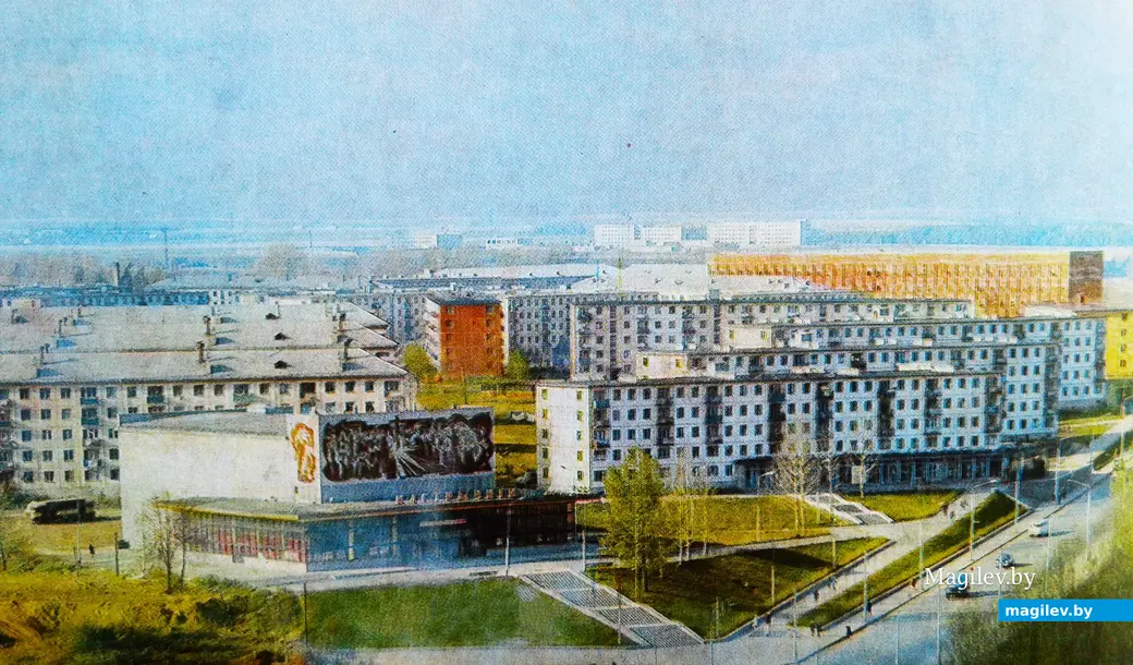 Добро пожаловать в «Кастрычнiк»! Фото из книги "Могилев", издательство "Беларусь, 1971 г.