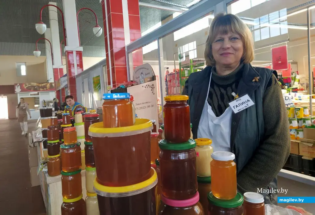 Рынок Минский в Могилеве. Продавец меда Галина. Октябрь 2023 год.