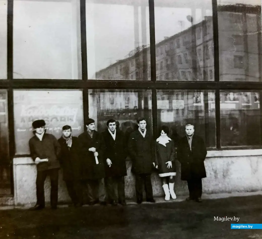 Возле «Октября». Сегодня вашему вниманию – «Колдовская любовь». Могилев, 1974 г. Фото из архива Marina LA/