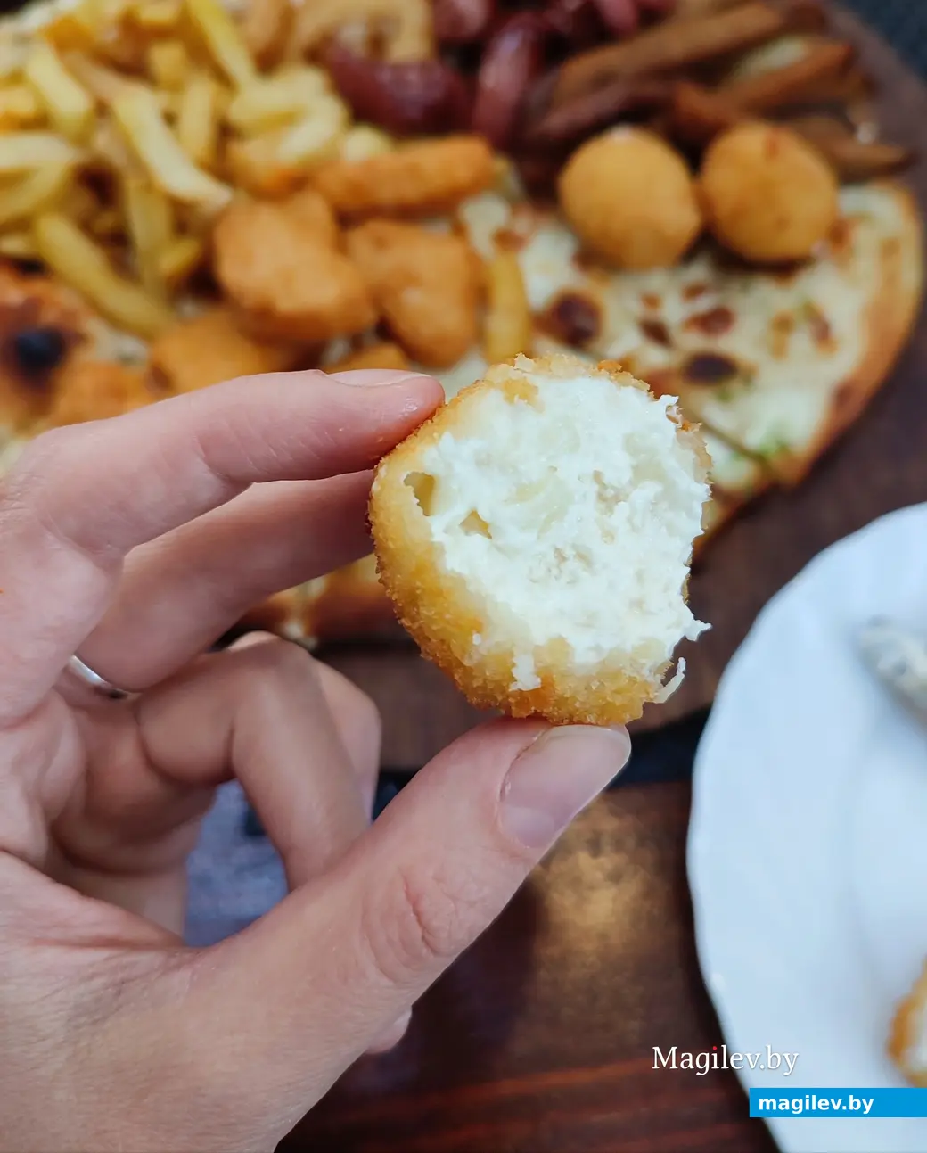 Восхитительный сырный шарик.