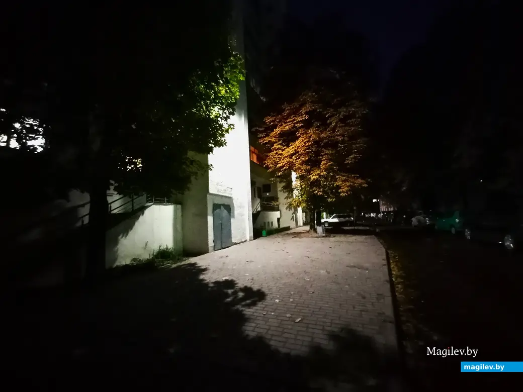 Могилев, неподалеку от бывшей гостиницы «Днепр», 16.10.2023 г. (между 18:30 и 19:00).