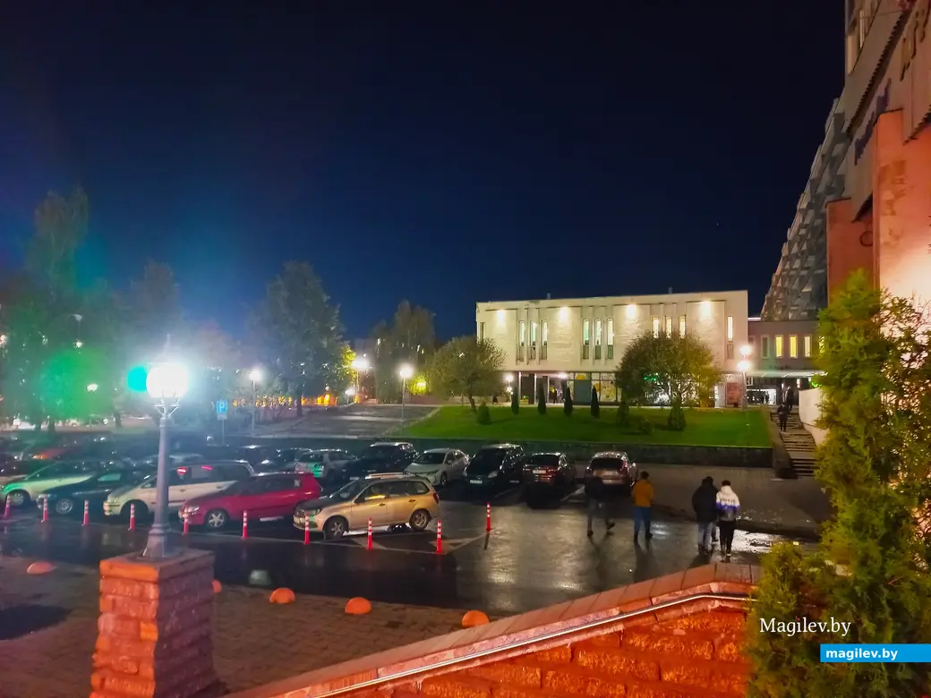 Могилев, неподалеку от бывшей гостиницы «Днепр», 16.10.2023 г. (между 18:30 и 19:00).