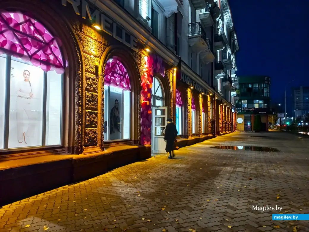 Могилев, неподалеку от бывшей гостиницы «Днепр», 16.10.2023 г. (между 18:30 и 19:00).