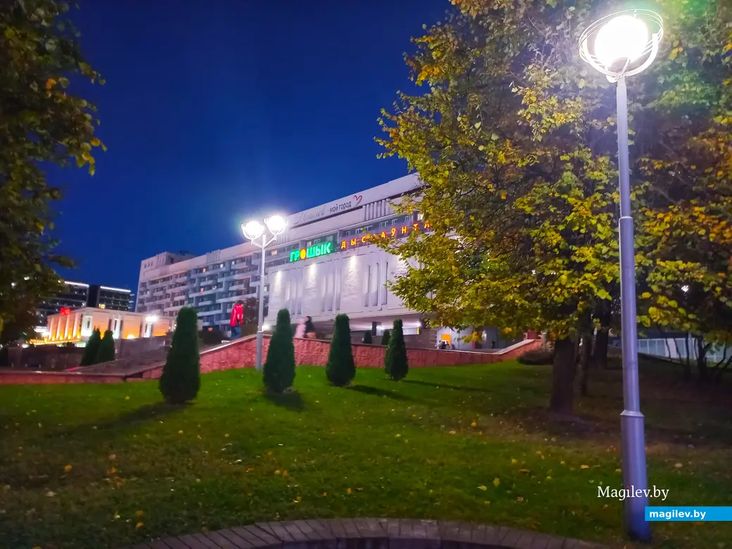 Могилев, неподалеку от бывшей гостиницы «Днепр», 16.10.2023 г. (между 18:30 и 19:00).