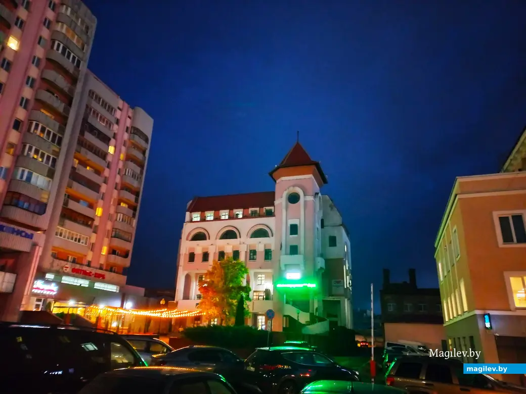 Могилев, неподалеку от бывшей гостиницы «Днепр», 16.10.2023 г. (между 18:30 и 19:00).