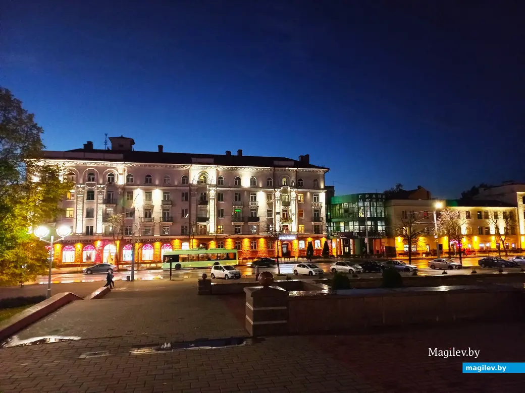 Могилев, неподалеку от бывшей гостиницы «Днепр», 16.10.2023 г. (между 18:30 и 19:00).