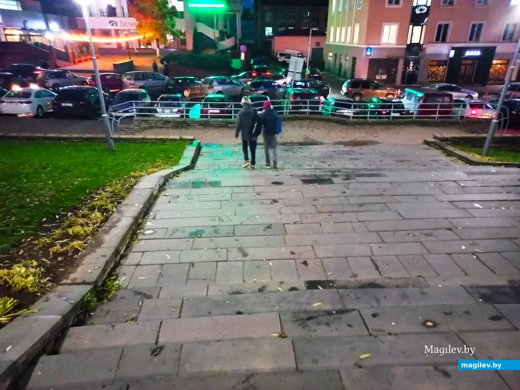 Могилев, неподалеку от бывшей гостиницы «Днепр», 16.10.2023 г. ((между 18:30 и 19:00).