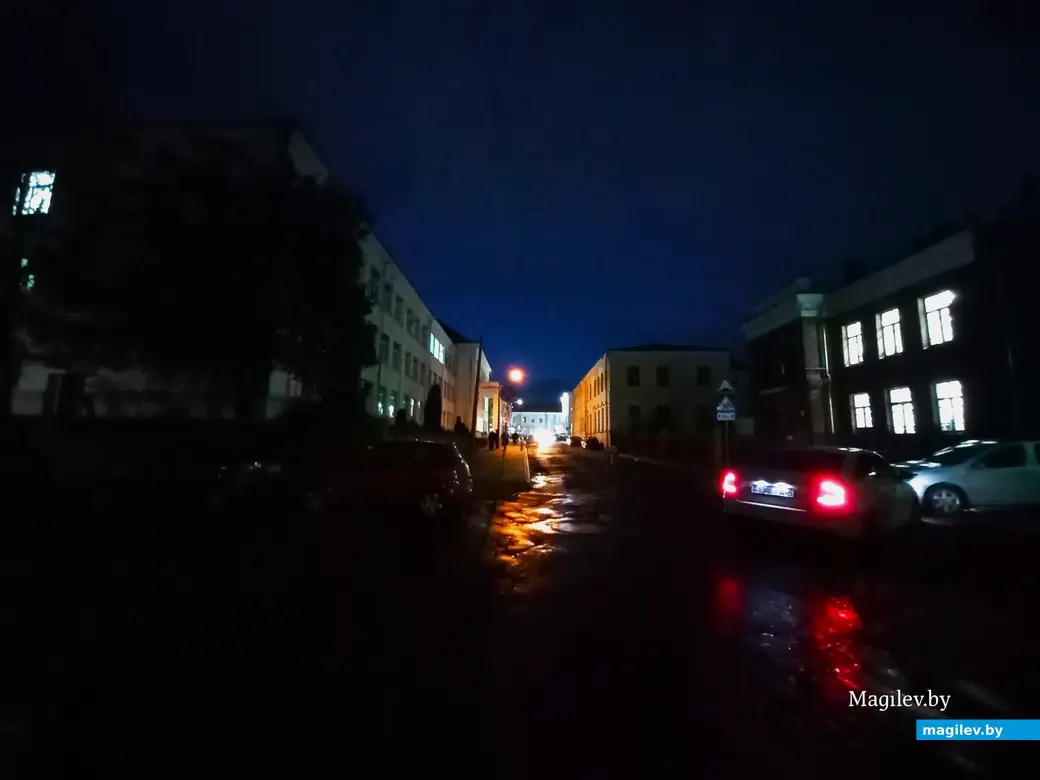 Могилев, неподалеку от бывшей гостиницы «Днепр», 16.10.2023 г. (между 18:30 и 19:00).